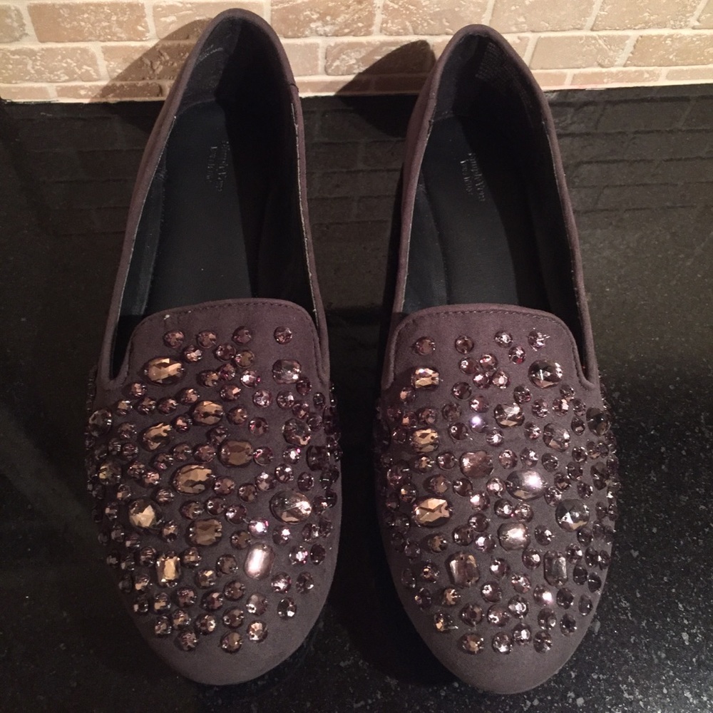 Simply Vera Vera Wang gray flats